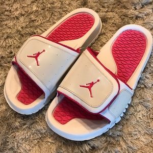 Jordan slides pink